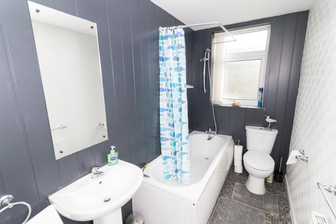 Entire House - 2 Bedroom - 3 Bed - Free Wifi - Tv Clayton-le-Moors Exterior photo