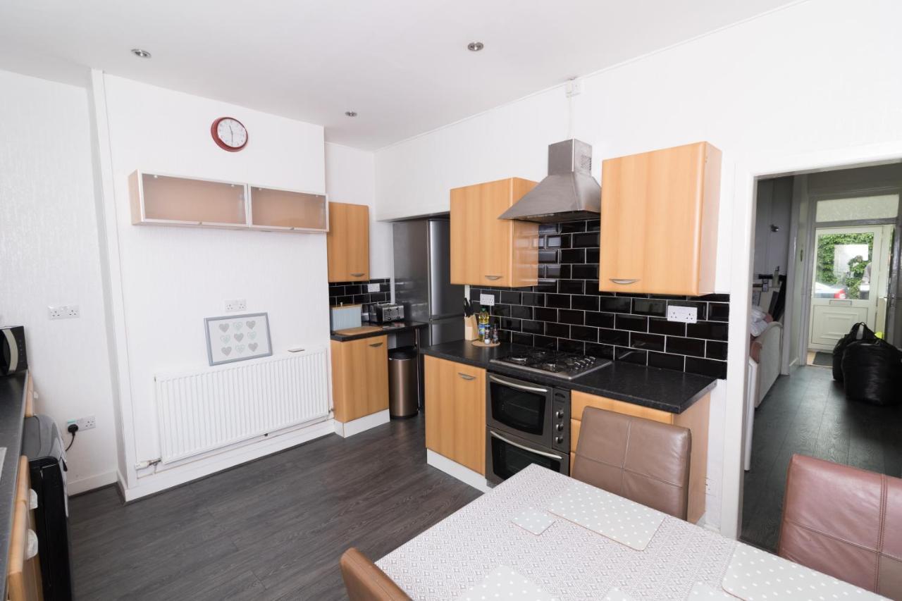 Entire House - 2 Bedroom - 3 Bed - Free Wifi - Tv Clayton-le-Moors Exterior photo