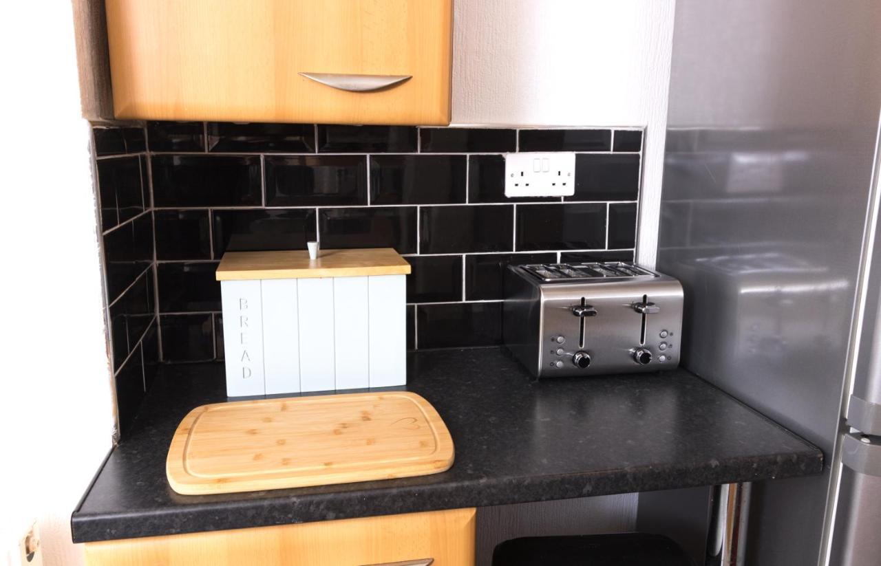 Entire House - 2 Bedroom - 3 Bed - Free Wifi - Tv Clayton-le-Moors Exterior photo